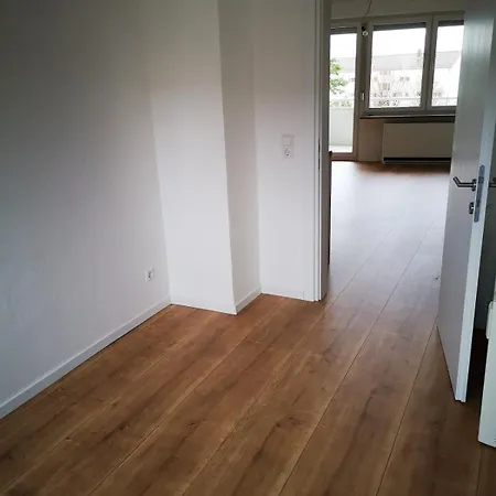 - Neu Renoviert&voll Ausgestattet, Moderne Mit Küche&balkon Göppingen