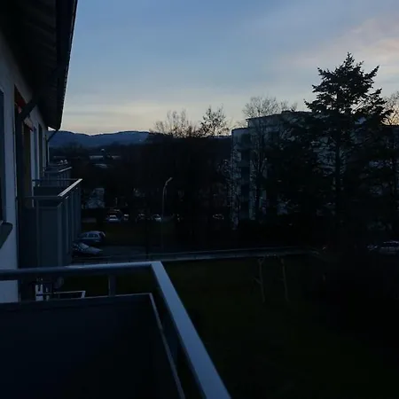 - Neu Renoviert&voll Ausgestattet, Moderne Mit Küche&balkon Apartamento