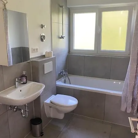 - Neu Renoviert&voll Ausgestattet, Moderne Mit Küche&balkon